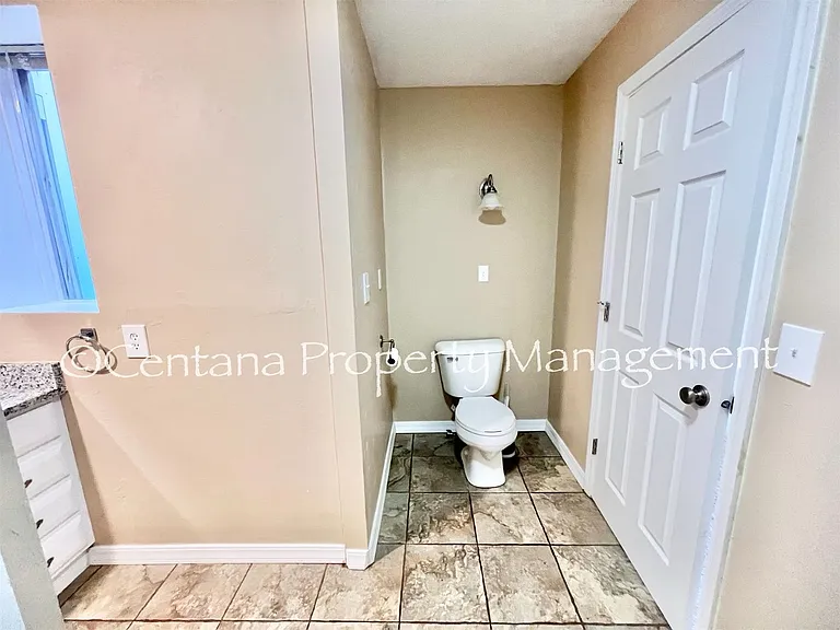 838 W Park St — Photo 15