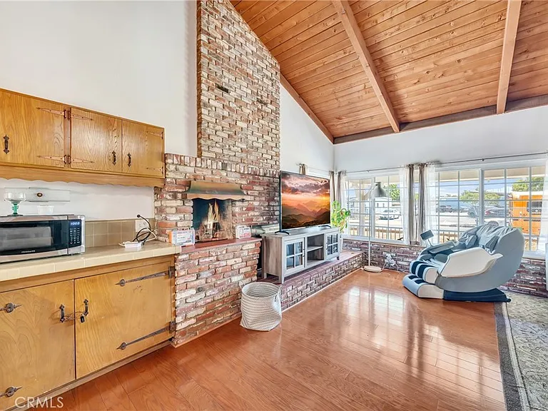1345 S Jellick Ave — Photo 11