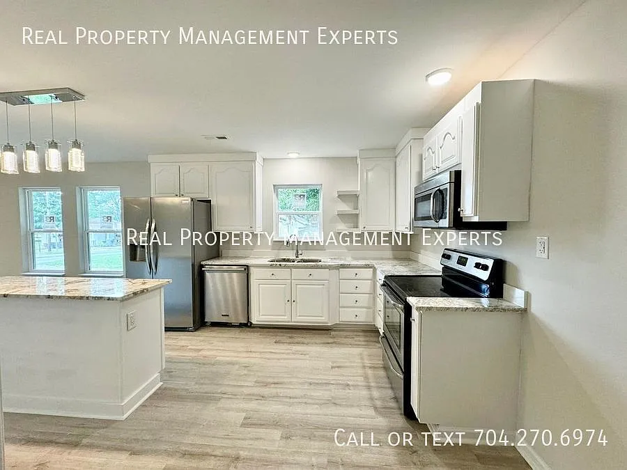 **Move In Special Charming 3 Bed 2 Bath Home In Kannapolis! — Photo 3