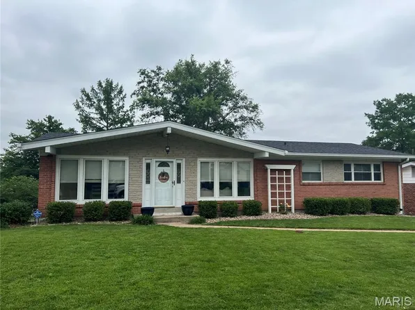 4640 Tauneybrook Dr, Saint Louis, MO 63128