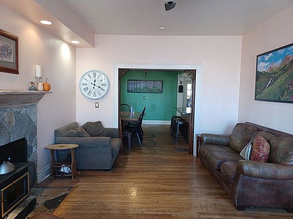 5th image of 305 E Orman Ave