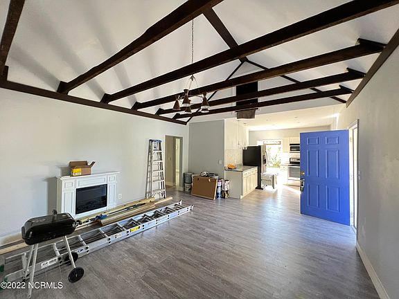 3rd image of 818 Crawford Street