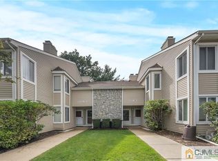 40 Chatham Sq #140, Parlin, NJ 08859