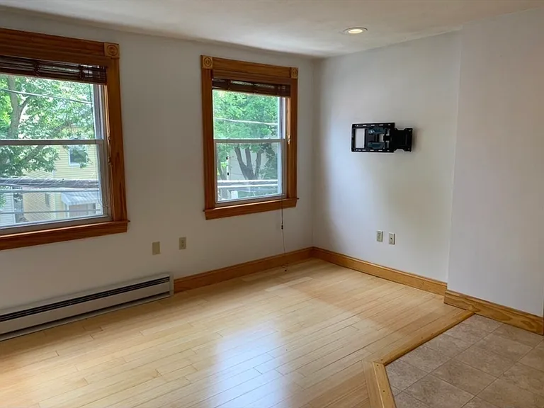229 Everett St #8 — Photo 5