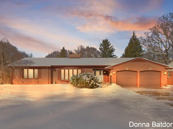 1725 Millbank St SE, Grand Rapids, MI 49508