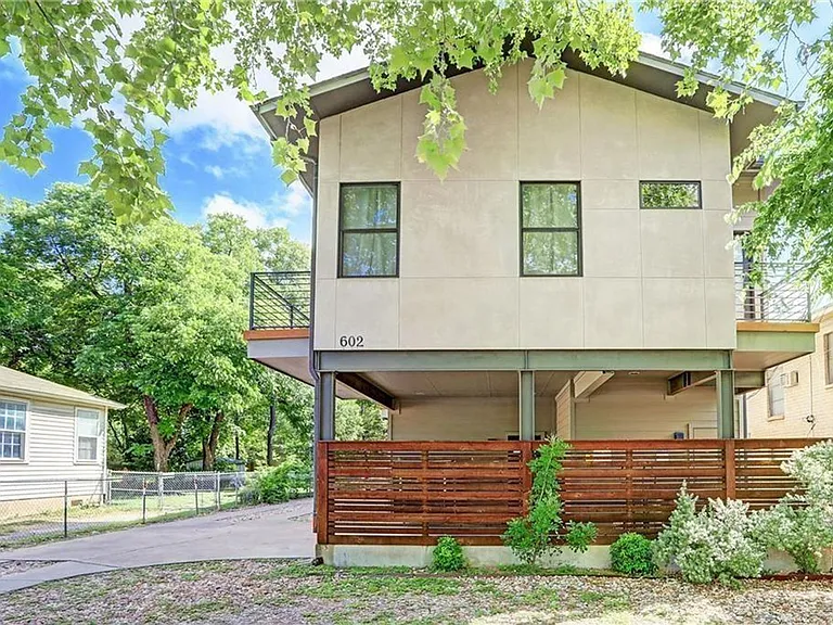 602 W North Loop Blvd — Photo 4