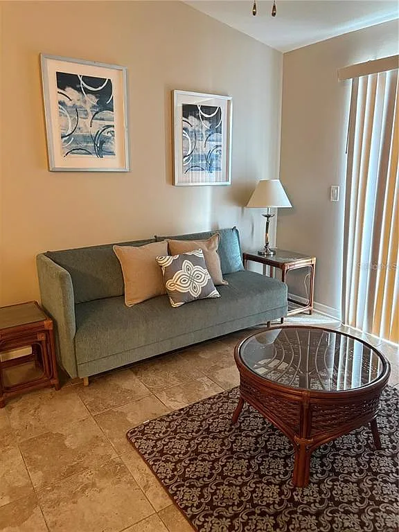 2 bed, 2.0 bath, 899 sqft, $2,095 — Photo 2