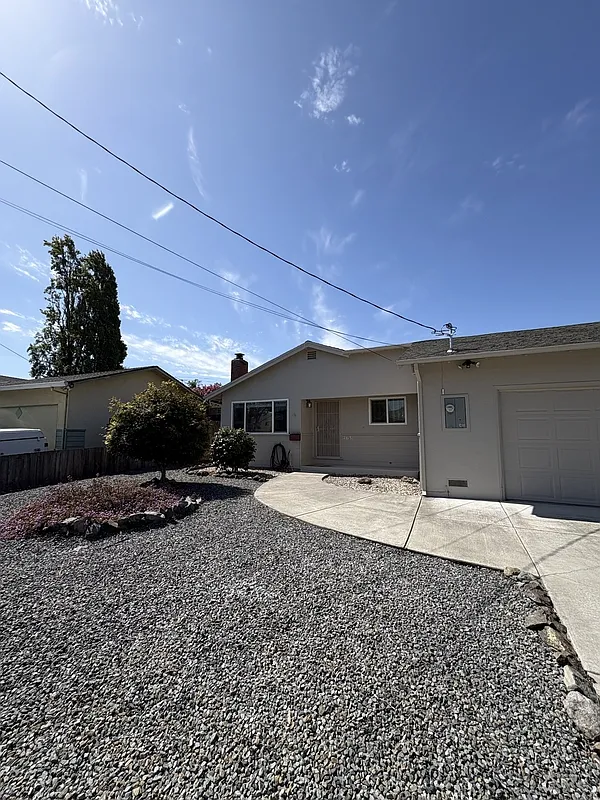 3 bed, 2.0 bath, 1417 sqft, $3,150 — Photo 3