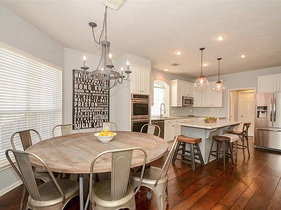 5th image of 6011 Parkwood Pl