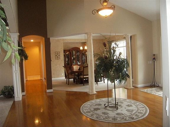 5th image of 4805 Maxwell Dr