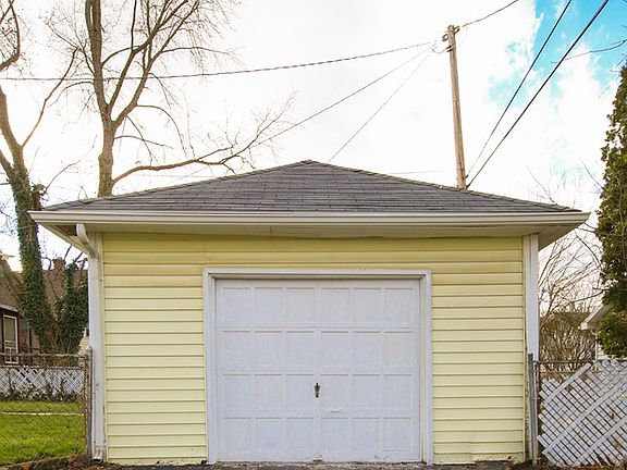 4th image of 257 Sandhurst Dr