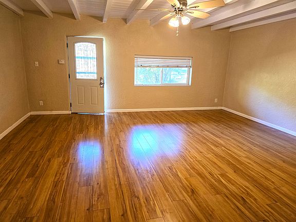 5th image of 303 Wellesley Dr SE