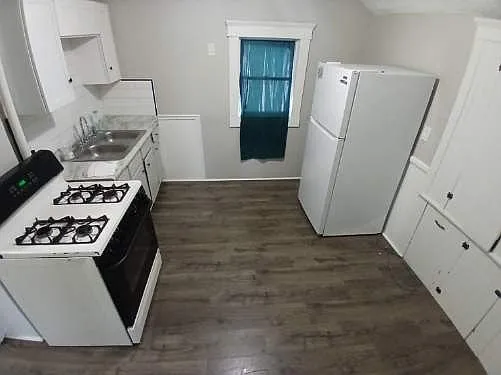 1053 Washington Ave #4 — Photo 12
