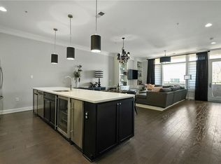 2929 McGee Trafficway UNIT 307, Kansas City, MO 64108
