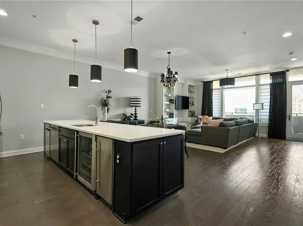 2929 McGee Trafficway Unit 307, Kansas City, MO 64108