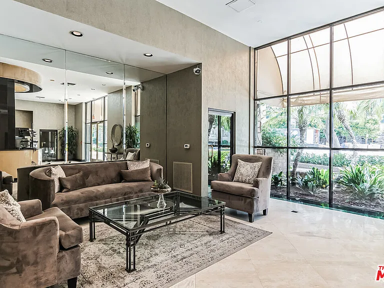 10535 Wilshire Blvd #404 — Photo 3