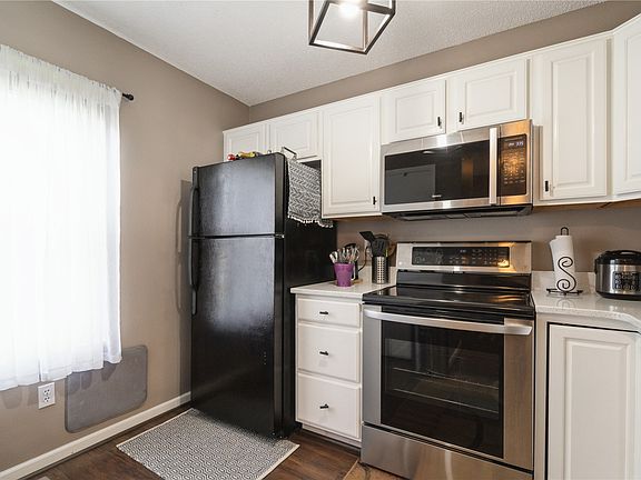 4th image of 106 Lincoln Ave Unit E