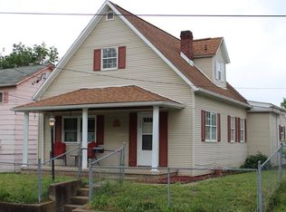 302 Wood St, Sistersville, WV 26175