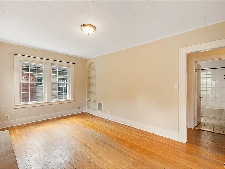 448 Buckingham Ave — Photo 5