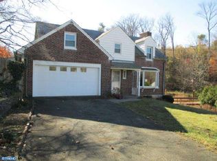 382 Shelbourne Rd, Reading, PA 19606