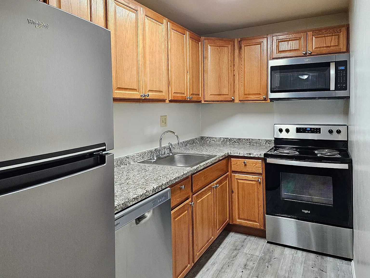 South View Apartments and Townhomes — Photo 2