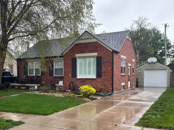734 E 4th St, Hastings, NE 68901