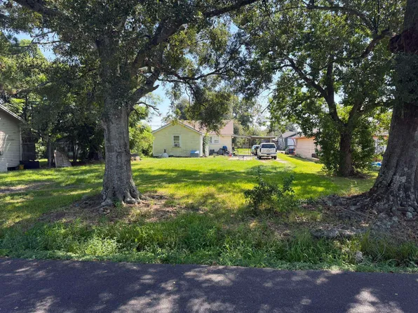 Saint Phillip Ct, Houma, LA 70364