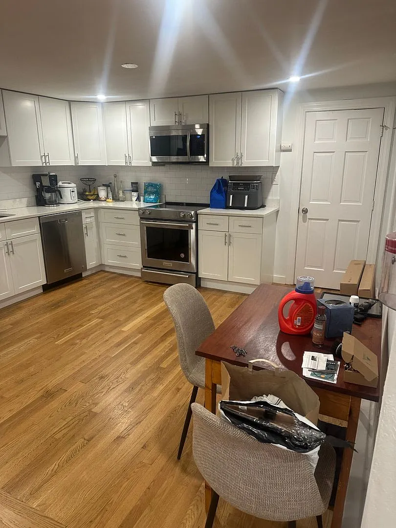 Nicely updated, pet friendly 2 bed in South Boston for September 1! — Photo 1