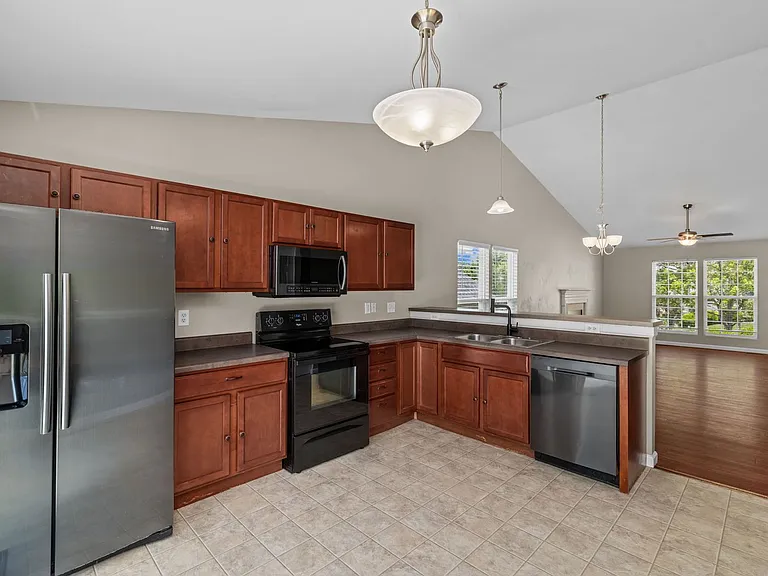 6593 Buckingham Palace Dr — Photo 14