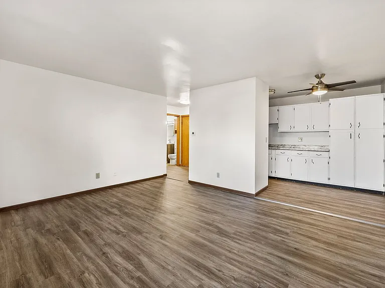 1156 W Carriage Dr #3 — Photo 3
