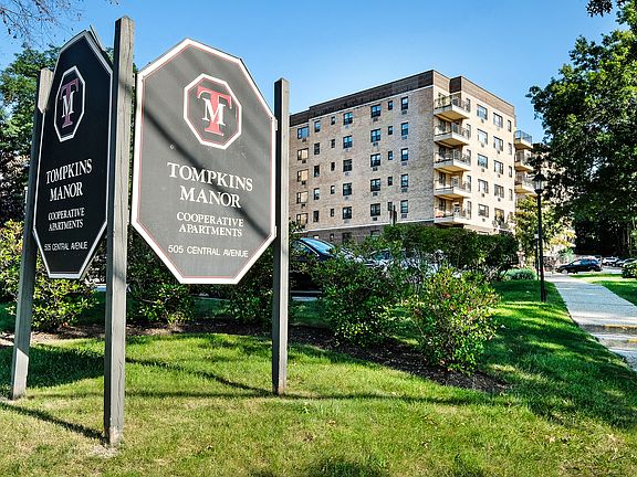 2nd image of 505 Central Park Ave APT 421