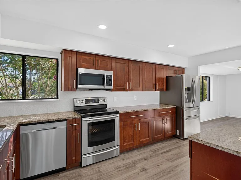 7812 Linkside Dr — Photo 10