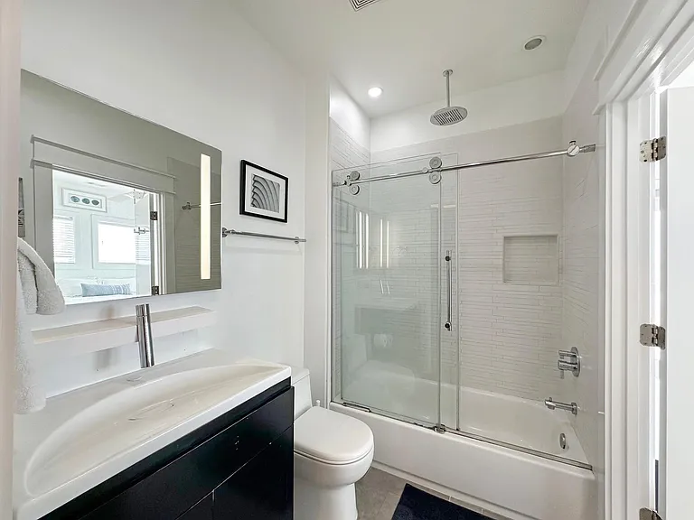 2496 Gilmore — Photo 16