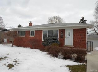 26480 Oak St, Roseville, MI 48066