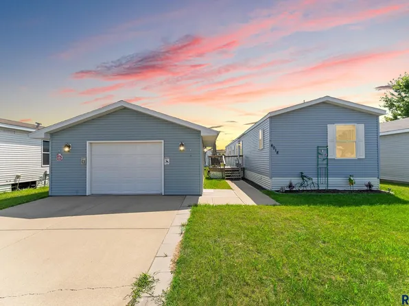 6018 S Belfair Pl, Sioux Falls, SD 57106