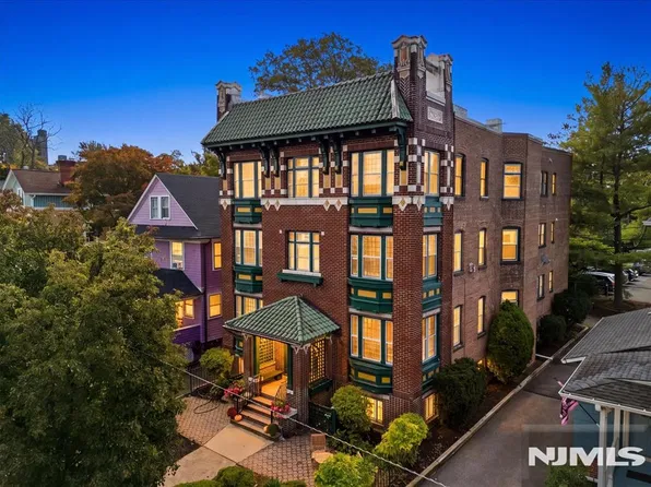 30 The Crescent #C0007, Montclair, NJ 07042