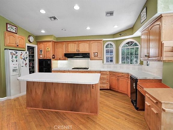 3rd image of 24562 Desert Ave