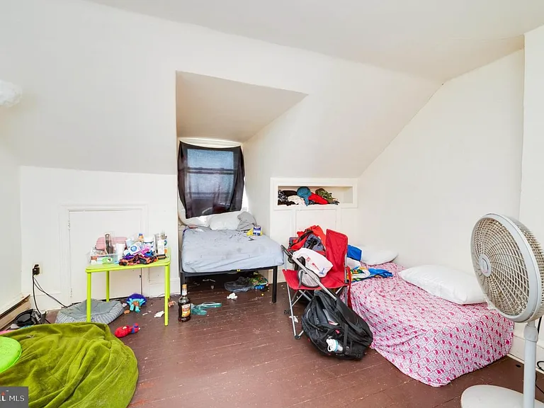 1129 Locust St #2 — Photo 2