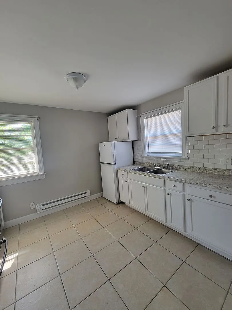 408 Hanbury Avenue — Photo 3