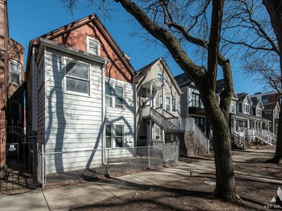 2432 W Carmen Ave, Chicago, IL, 60625