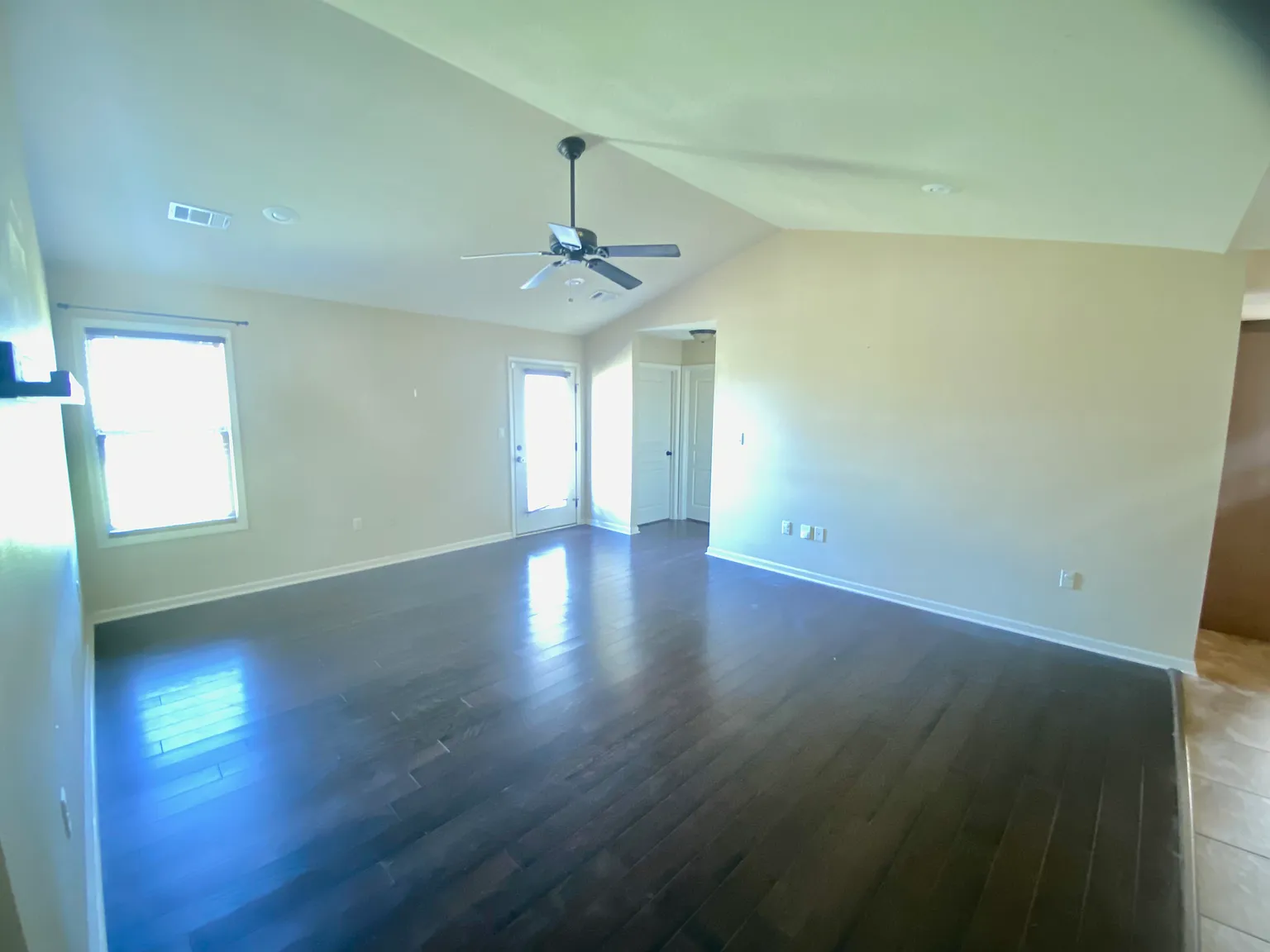 3 bed, 1369 sqft, $1,695 — Photo 4
