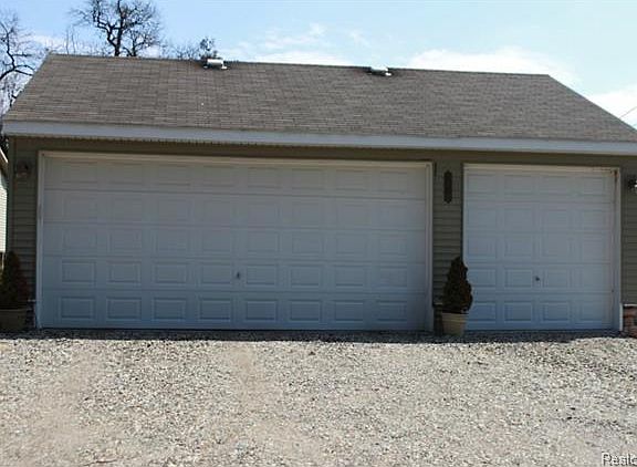 5th image of 1341 Beach Dr