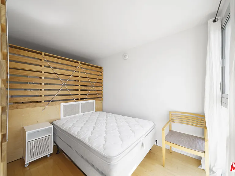 800 W 1st St #2104 — Photo 16