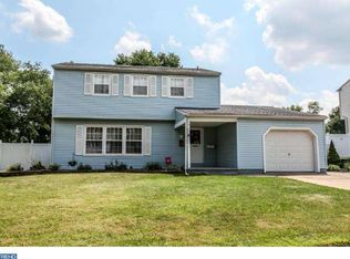 5 Grant Dr, Clementon, NJ 08021