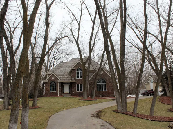 954 Quail Hollow Cir, Dakota Dunes, SD 57049