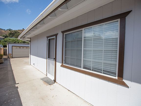 4th image of 709 Hillside Blvd