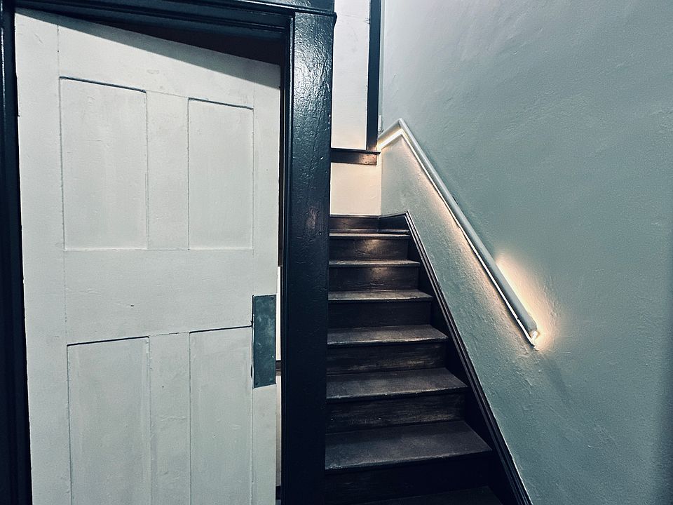 1st image of 6 W Chestnut St #1