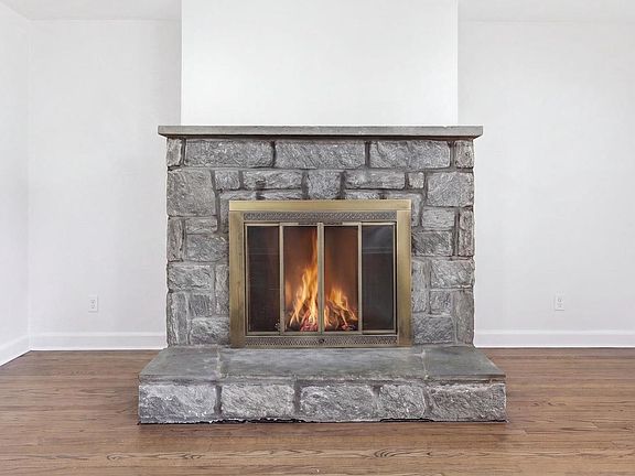 4th image of 1180 E Park Ave