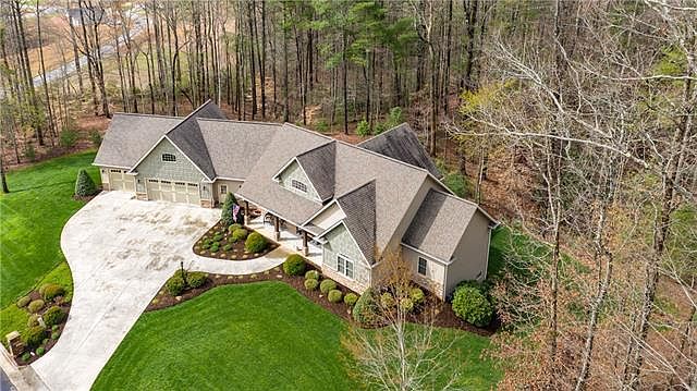 1st image of 1319 Prince William Dr NE