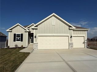 9810 N Laurel Ave, Kansas City, MO 64157